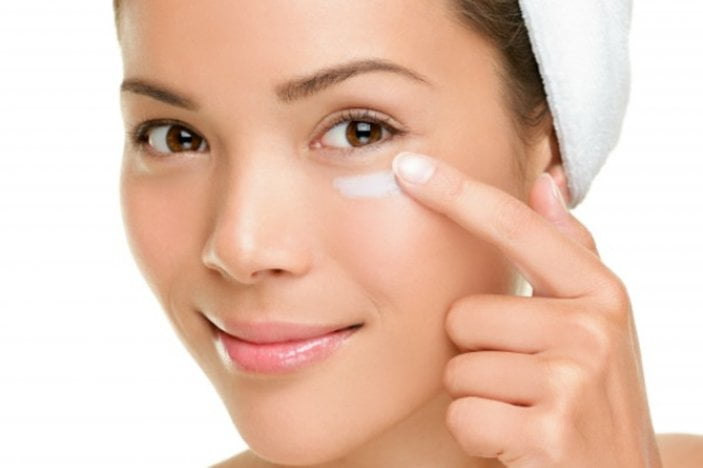 Зачем нужен отдельный крем для кожи вокруг глаз и почему нельзя использовать тот, что предназначен для лица? 1